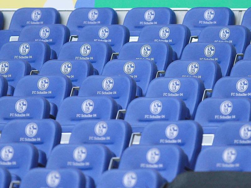Sitze mit Logo des FC Schalke 04 (Archiv) - Foto: über dts Nachrichtenagentur