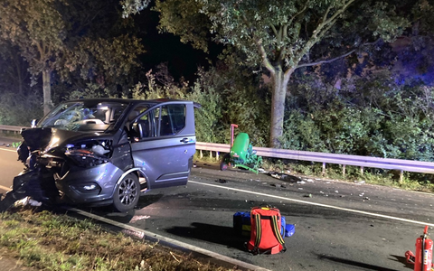FW Grevenbroich: Drei Verletzte bei schwerem Verkehrsunfall bei Barrenstein - Foto: presseportal.de