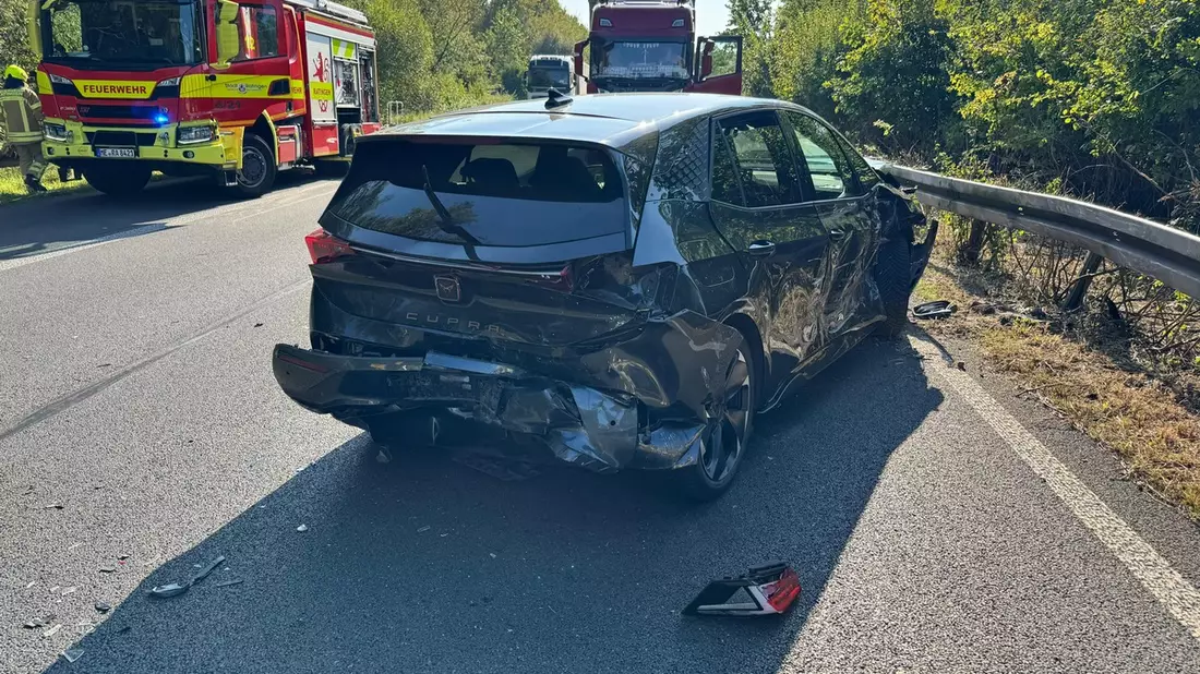FW Ratingen: Verkehrsunfall BAB 44 mit drei beteiligten PKW - Bild: presseportal.de