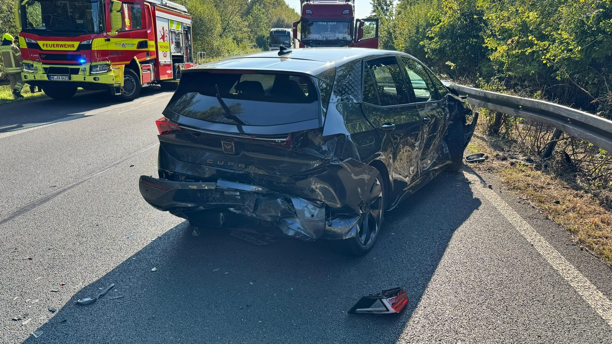 FW Ratingen: Verkehrsunfall BAB 44 mit drei beteiligten PKW - Foto: presseportal.de
