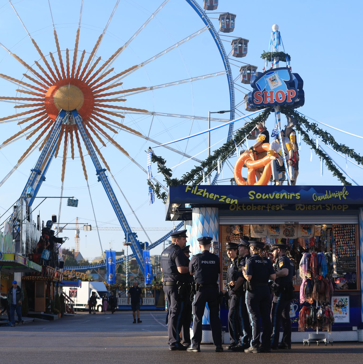 Dichtes Gedränge am Samstagnachmittag auf dem Oktoberfest. - Foto: Karl-Josef Hildenbrand/dpa