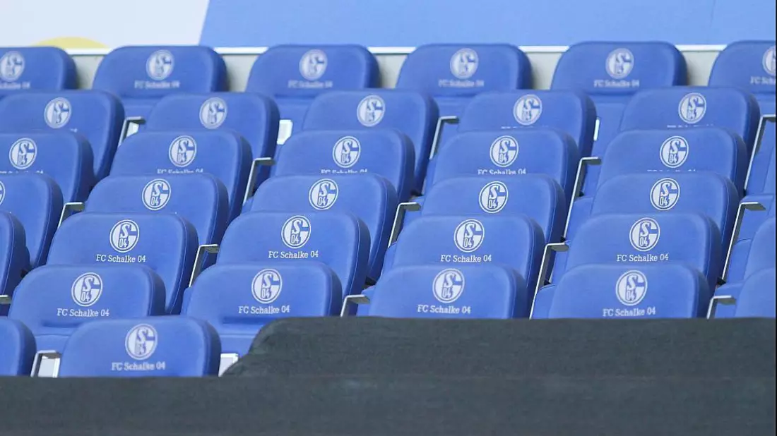 Sitze mit Logo des FC Schalke 04 (Archiv) - Bild: über dts Nachrichtenagentur