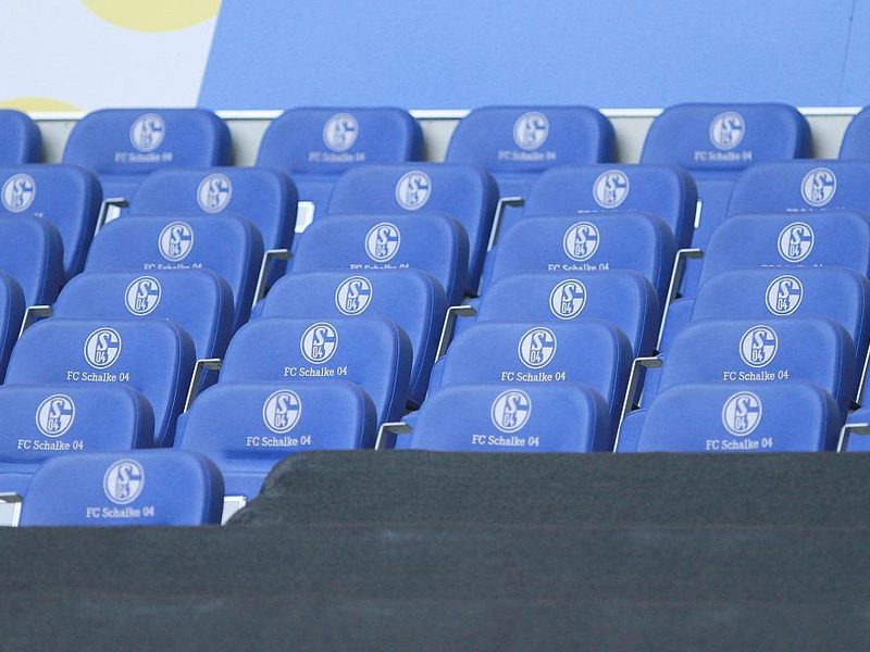 Sitze mit Logo des FC Schalke 04 (Archiv) - Foto: über dts Nachrichtenagentur