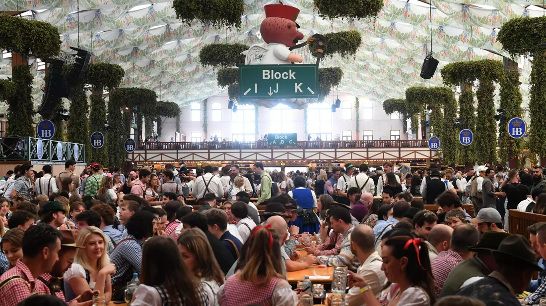 Das Münchner Oktoberfest startet. - Bild: Felix Hörhager/dpa