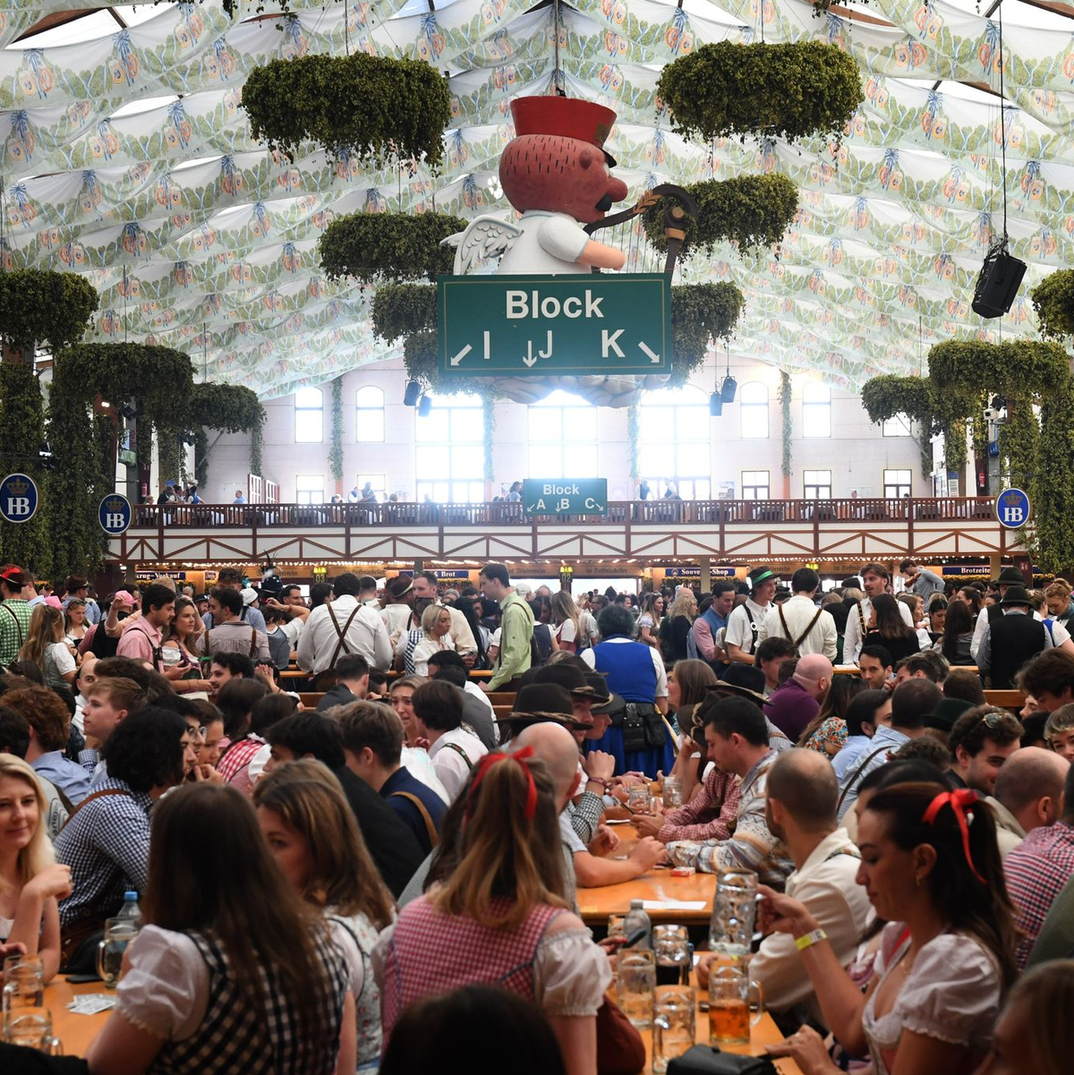 Das Riesenrad auf dem Oktoberfest. - Foto: Felix Hörhager/dpa