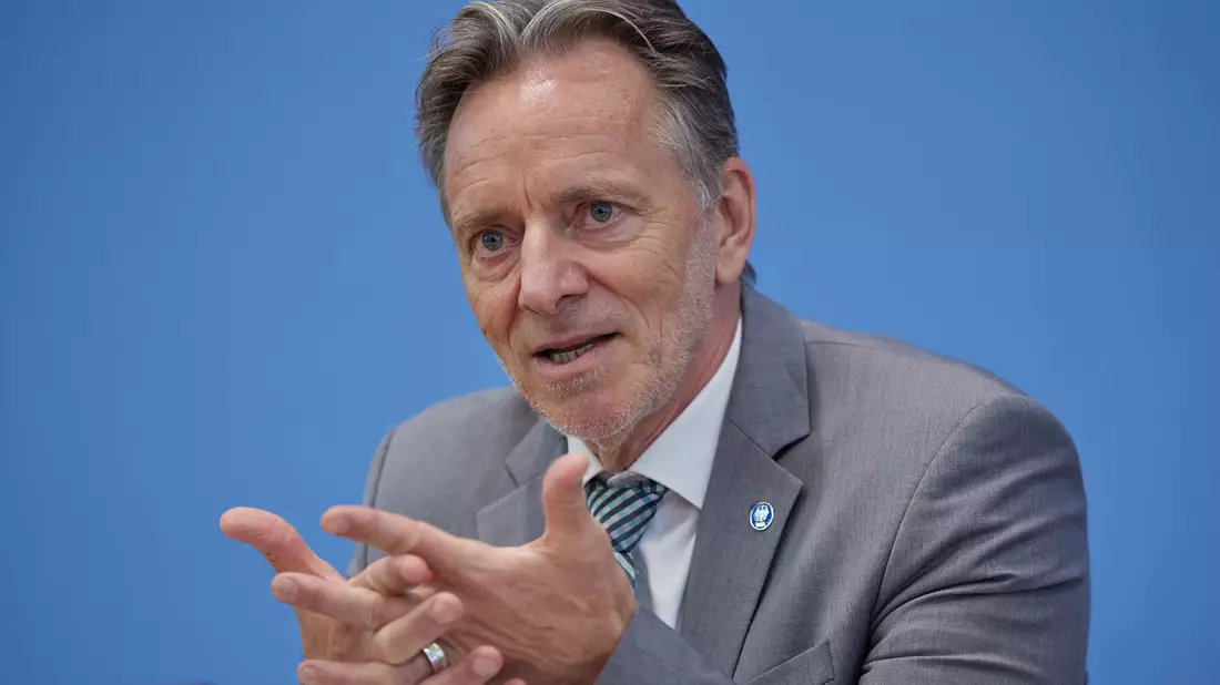 BKA-Chef Münch sieht in den Grenzkontrollen eine wirksame Maßnahme zur Bekämpfung von Schleuserbanden. (Archivbild) - Bild: Jörg Carstensen/dpa