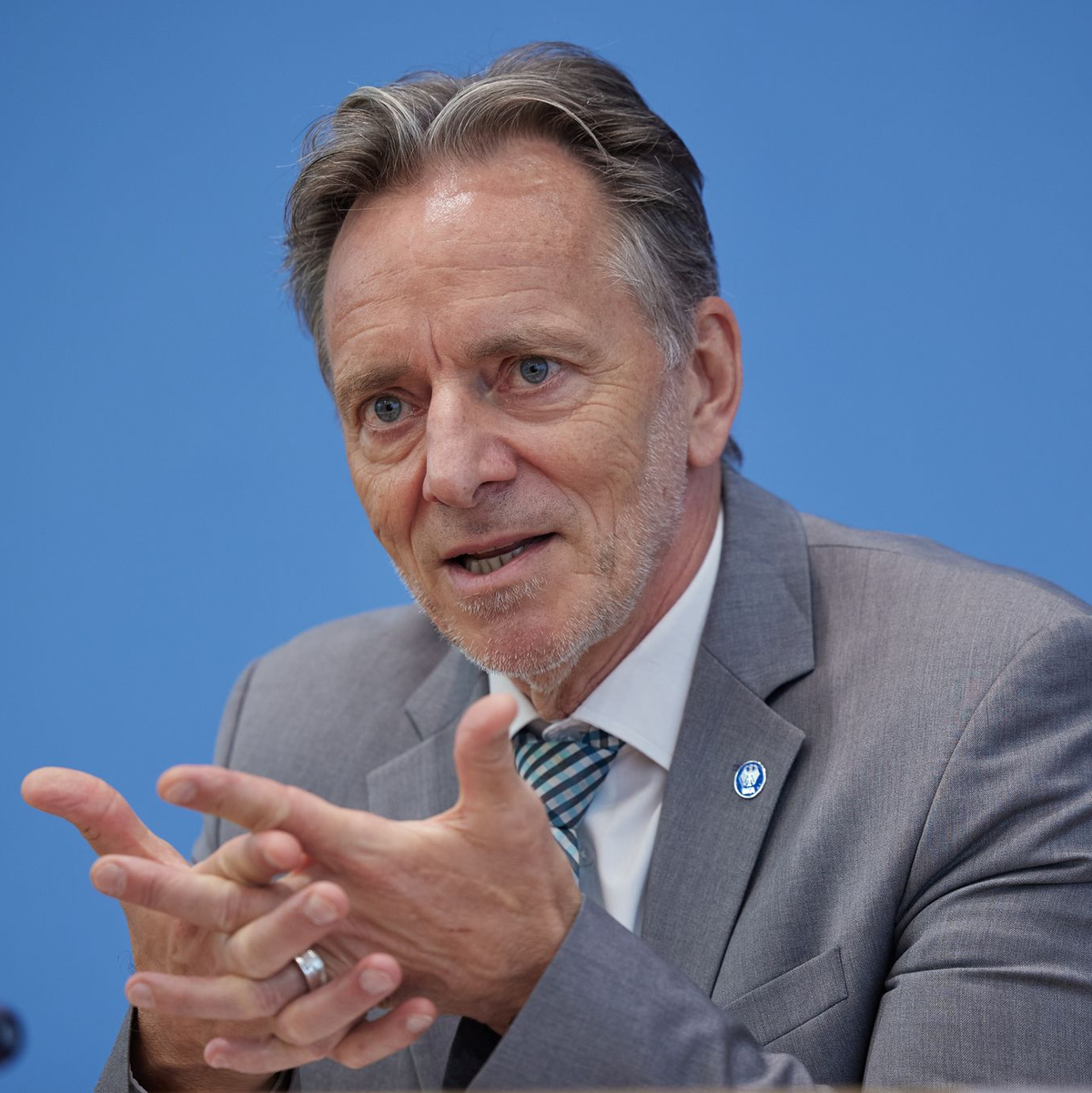 BKA-Chef Münch sieht in den Grenzkontrollen eine wirksame Maßnahme zur Bekämpfung von Schleuserbanden. (Archivbild) - Foto: Jörg Carstensen/dpa