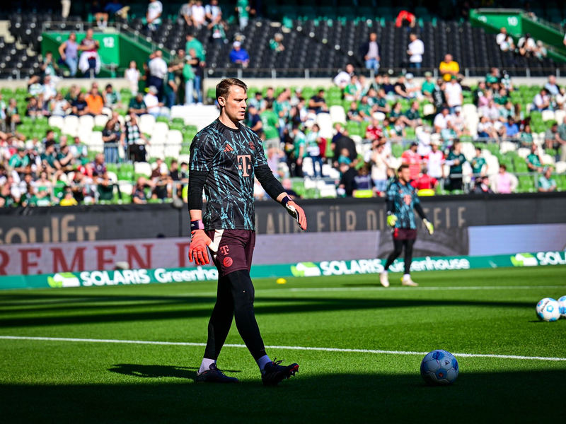 Manuel Neuer musste in Bremen nach dem Aufwärmen doch passen. - Foto: Sina Schuldt/dpa