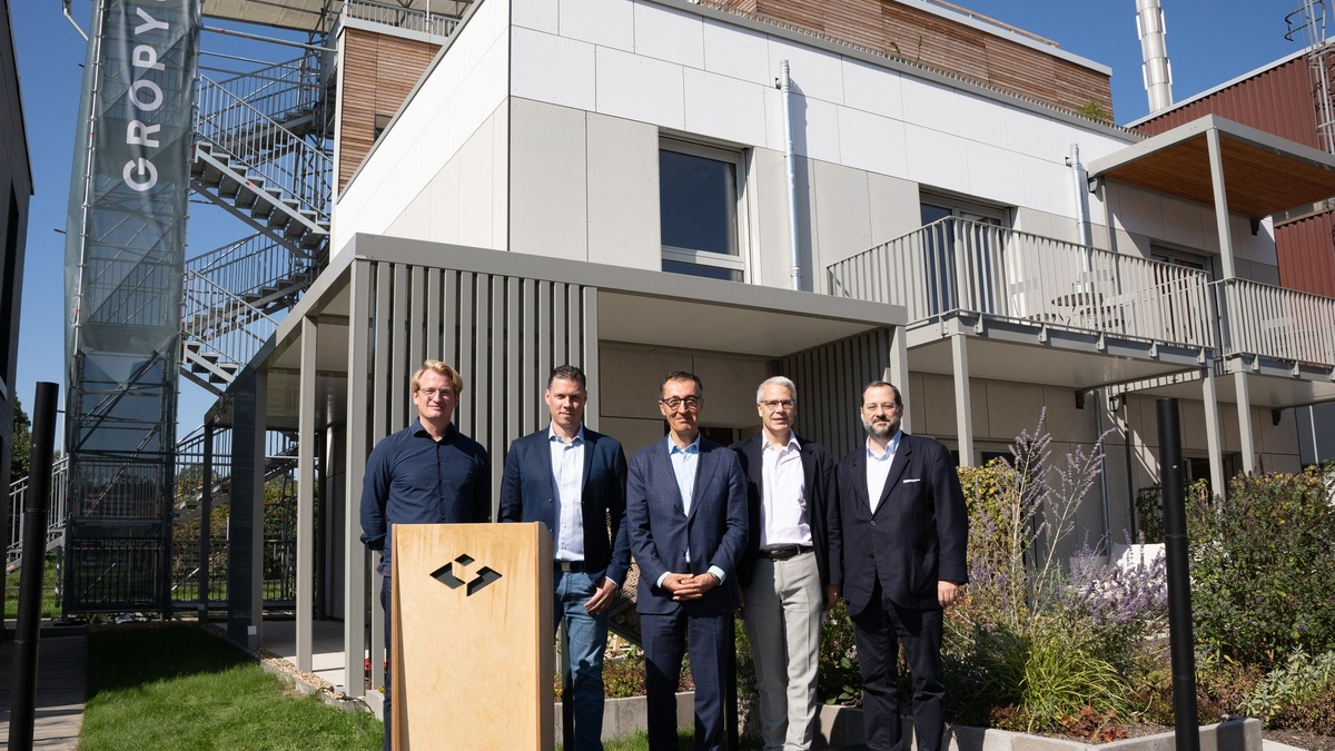 Landwirtschaftsminister Özdemir besucht GROPYUS‘ Smart Factory in Richen in Baden-Württemberg - Foto: presseportal.de