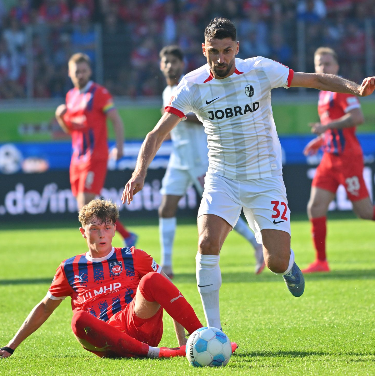 Heidenheims Trainer Frank Schmidt - Foto: Jan-Philipp Strobel/dpa