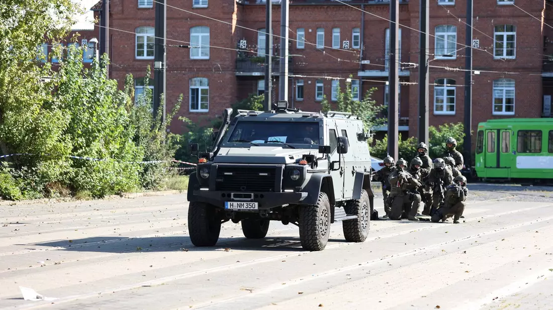 POL-H: Gemeinsame Pressemitteilung der Polizeidirektion Lüneburg, der Feuerwehr Hannover und der Polizeidirektion Hannover: Rückblick auf erfolgreiche Vollübung vom 21.09.2024 - Bild: presseportal.de
