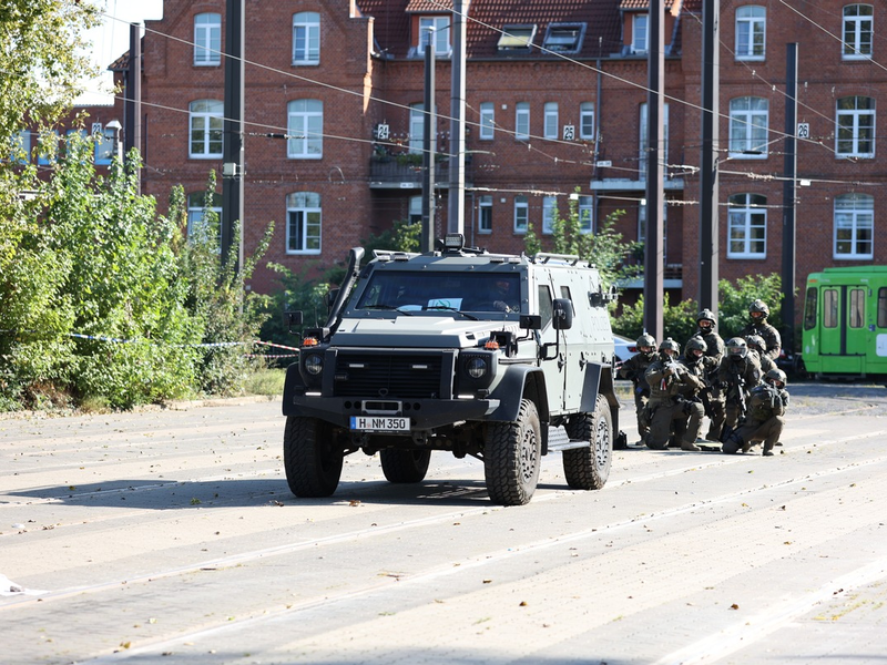 POL-H: Gemeinsame Pressemitteilung der Polizeidirektion Lüneburg, der Feuerwehr Hannover und der Polizeidirektion Hannover: Rückblick auf erfolgreiche Vollübung vom 21.09.2024 - Foto: presseportal.de