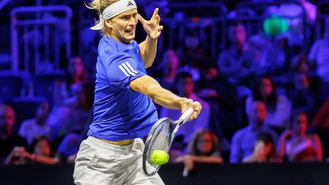 Alexander Zverev hatte sich beim Laver Cup in Berlin nach eigenen Worten schlecht gefühlt und anschließend eine kurze Turnierpause eingelegt. - Bild: Andreas Gora/dpa