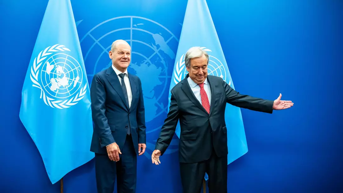 Scholz und Guterres sind beim UN-Zukunftsgipfel zwei der Hauptakteure. - Bild: Michael Kappeler/dpa