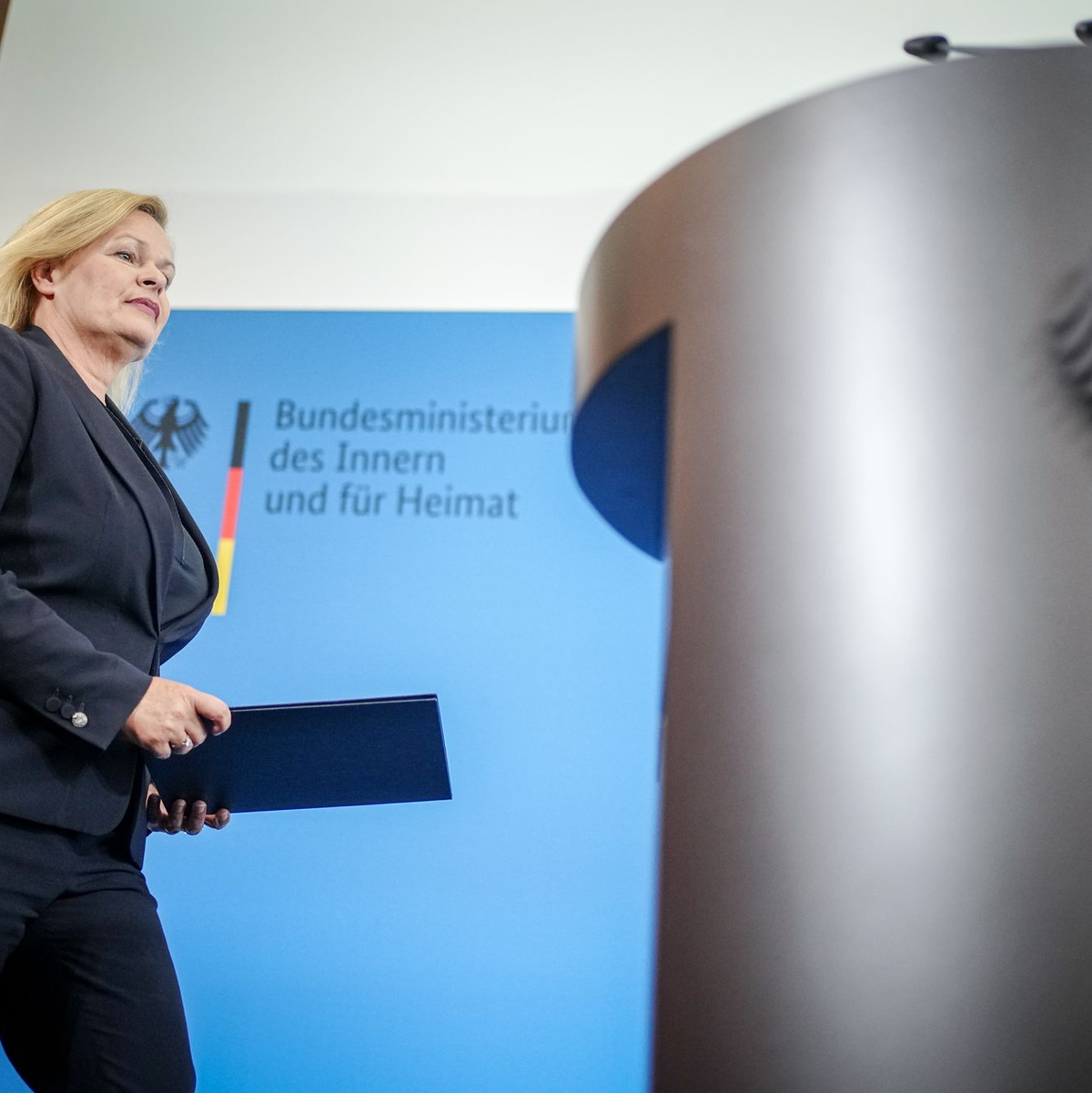 Ein Grund für die gestiegene Zahl von Ausweisungen könnte das sogenannte Rückführungsverbesserungsgesetz sein. (Archivbild) - Foto: Kay Nietfeld/dpa