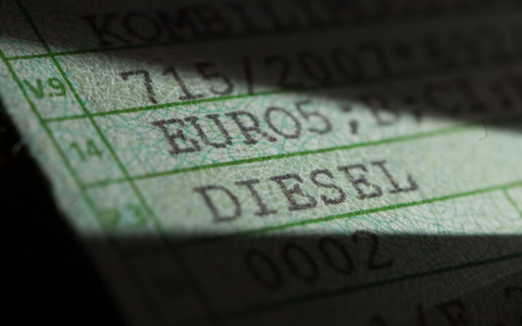 Fahrzeugschein - hier sind Frauen in der Minderheit.  - Foto: Marijan Murat/dpa/dpa-tmn