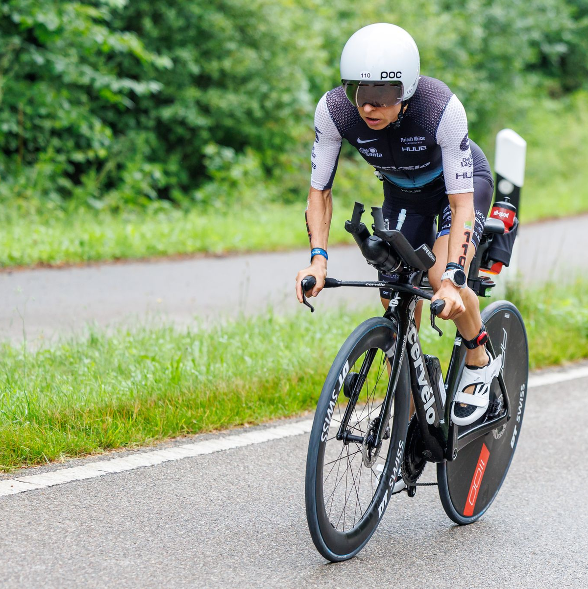 Auf dem Rad zählte Anne Haug meist nicht zur Spitze - ihre Stärke kam beim Laufen. - Foto: Daniel Karmann/dpa