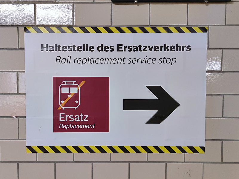 Hinweis auf Schienenersatzverkehr (Archiv) - Foto: über dts Nachrichtenagentur