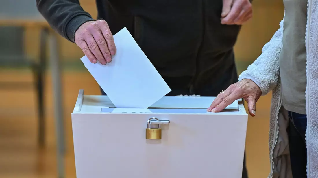 Wer macht das Rennen bei der Landtagswahl? - Bild: Patrick Pleul/dpa