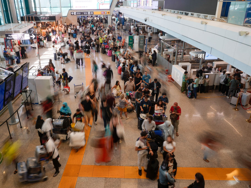 Blick in den Flughafen Fiumicino bei Rom. (Archivbild zur Illustration) - Foto: Gregorio Borgia/AP/dpa