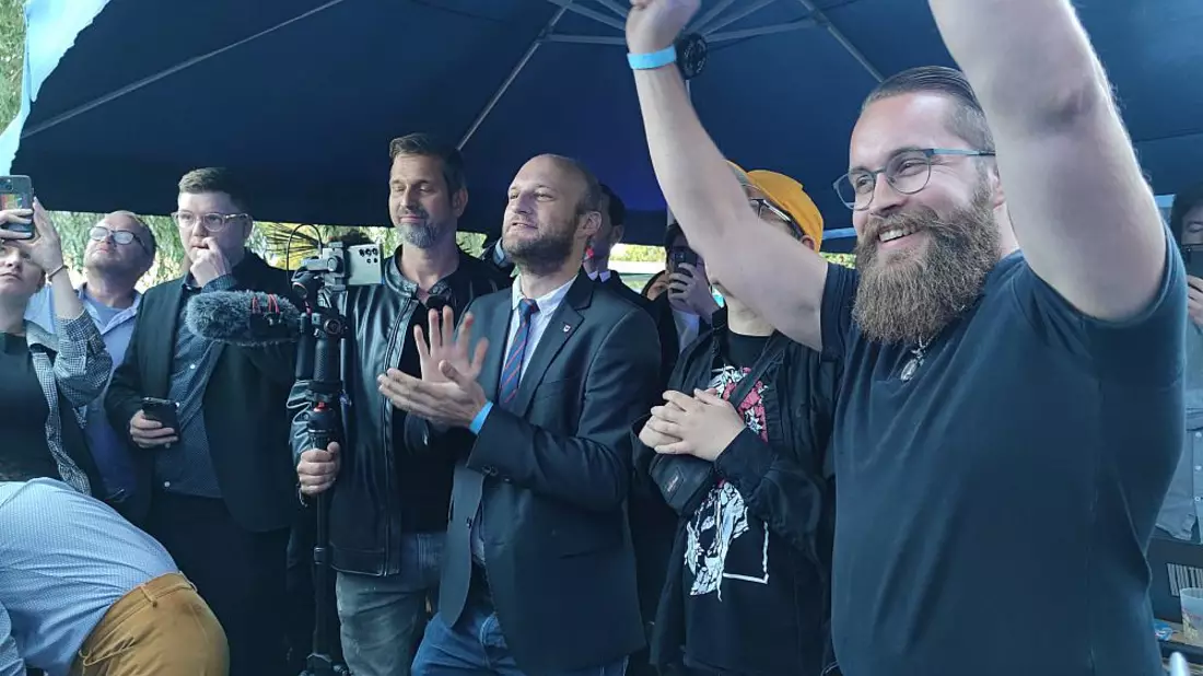 Reaktion auf 18-Uhr-Prognose bei AfD-Wahlparty in Brandenburg am 22.09.2024 - Bild: über dts Nachrichtenagentur