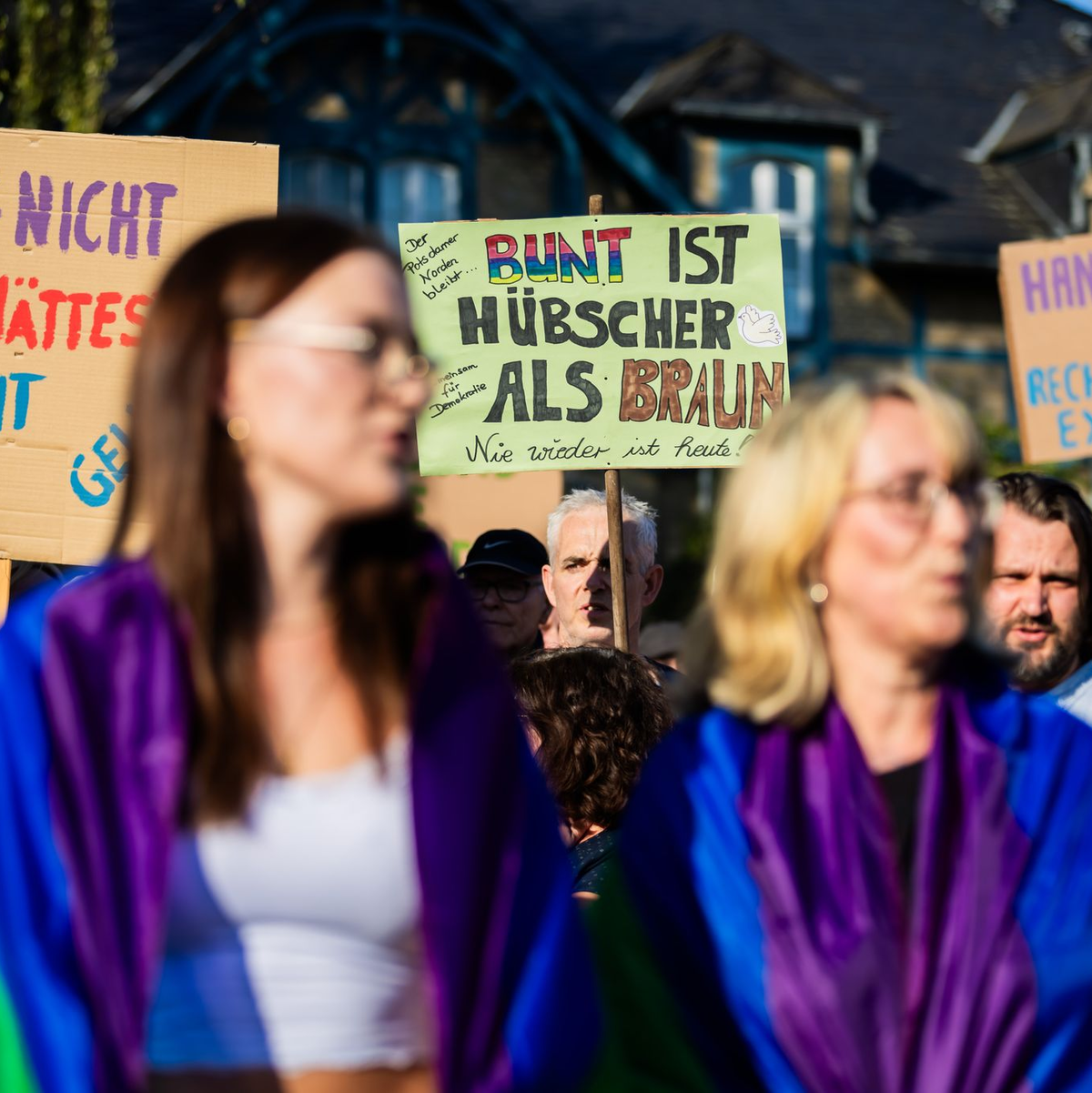 Protest gegen die AfD-Wahlparty in Potsdam. - Foto: Christoph Soeder/dpa