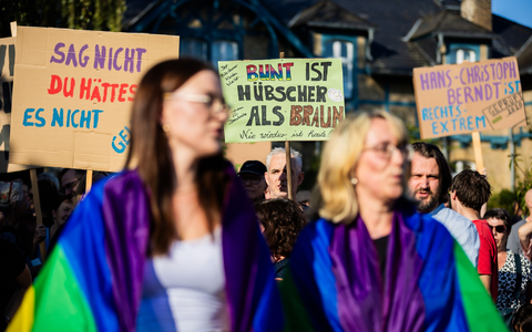 Protest gegen die AfD-Wahlparty in Potsdam. - Foto: Christoph Soeder/dpa
