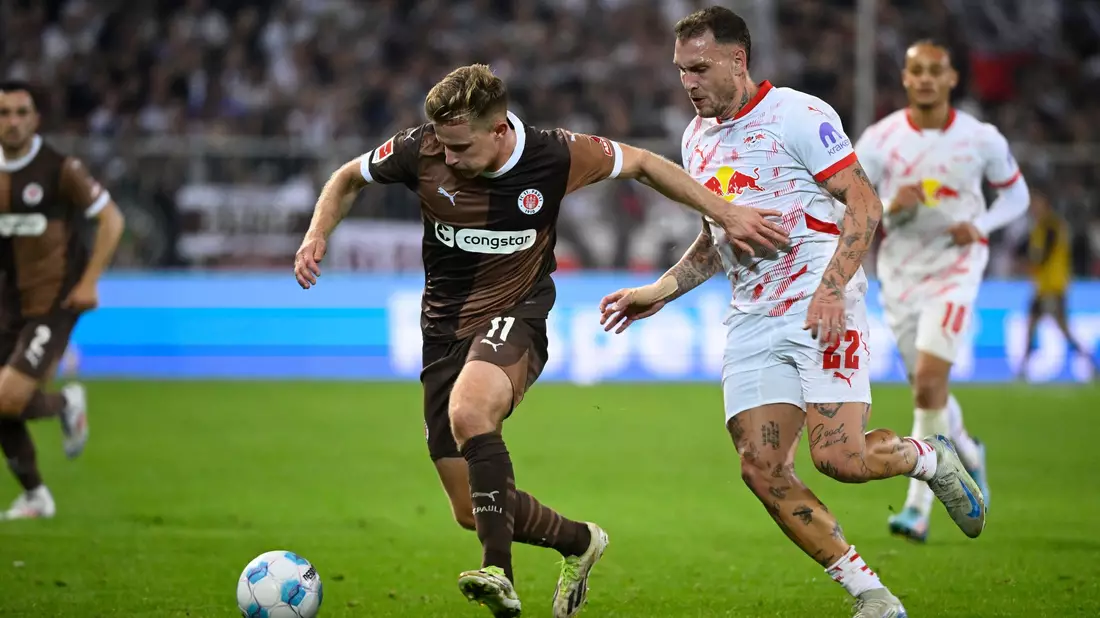 Aufsteiger St. Pauli zeigt gegen RB Leipzig über weite Strecken ein tolles Spiel. - Bild: Gregor Fischer/dpa