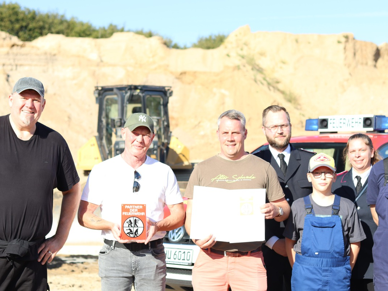 FW-SE: Übergabe Partnerschaft der Feuerwehr - Foto: presseportal.de