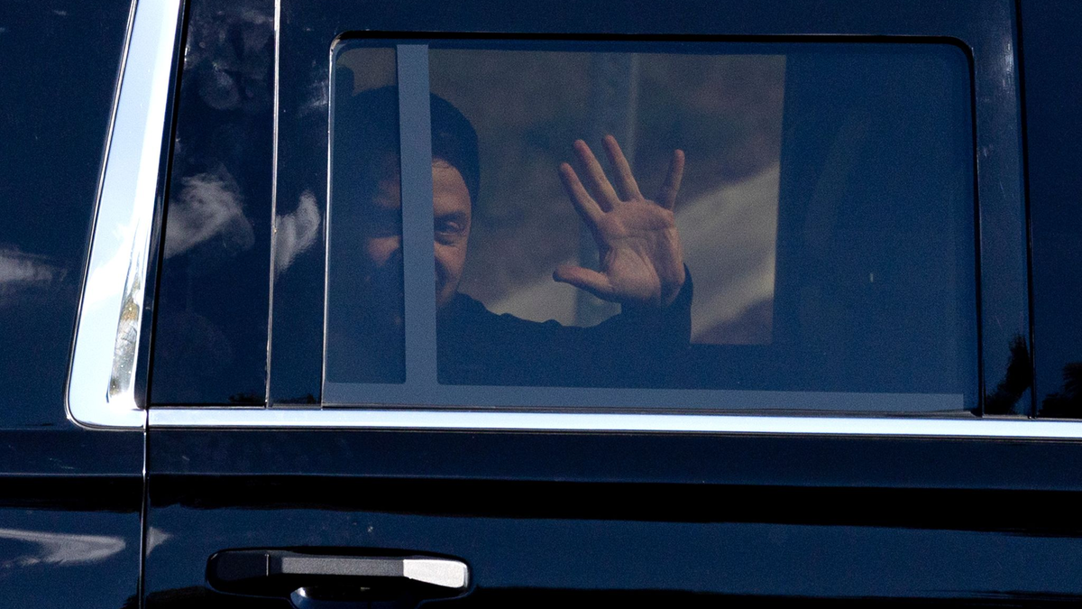 Selenskyj besucht in den USA auch Munitionsfabriken. - Foto: Christopher Dolan/The Times-Tribune/AP