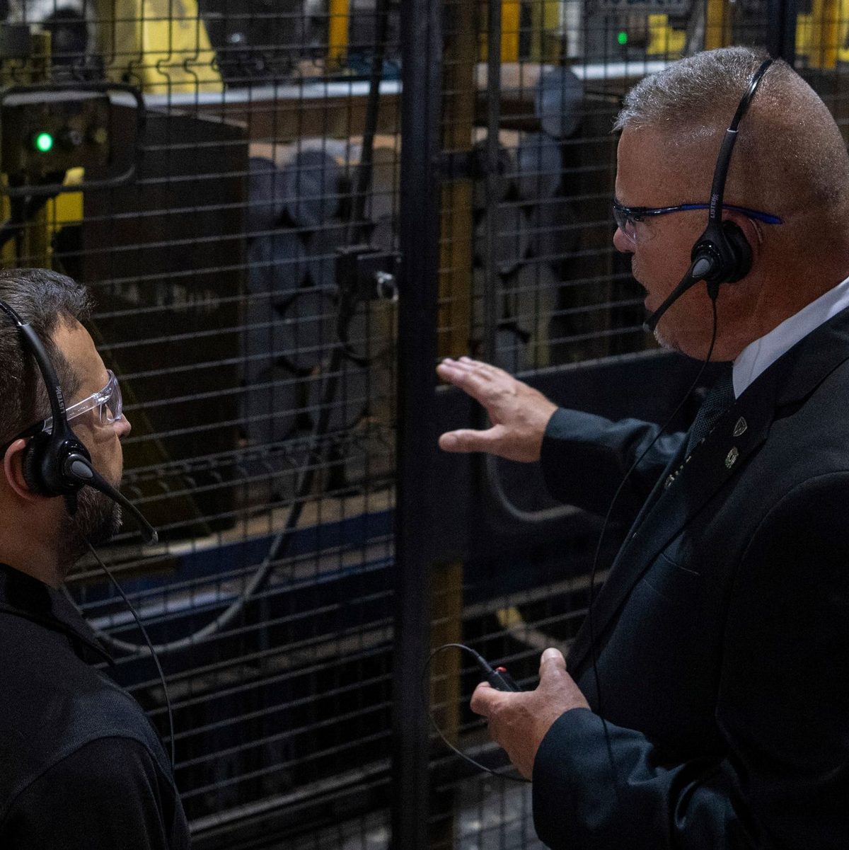 In der Munitionsfabrik werden unter anderem Patronenhülsen hergestellt. - Foto: Sgt. 1st Class Curt Loter/DVIDS U.S. Army via AP/dpa