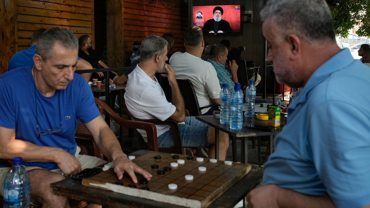 Der Alltag in Beirut geht trotz zunehmender Angriffe teils weiter - Foto: Bilal Hussein/AP/dpa