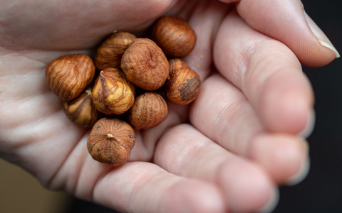 So gesund: Haselnüsse gibts natürlich auch im Herbst. (Archivbild) - Foto: Daniel Karmann/dpa/dpa-tmn