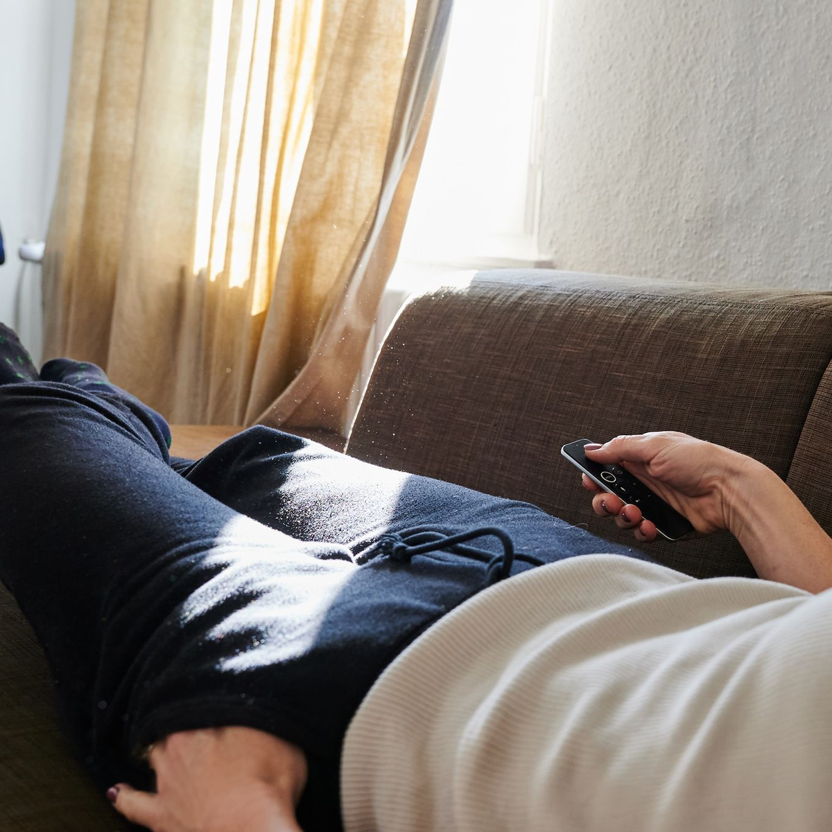 Endlich einfach zu Hause bleiben können - und nicht denken müssen, draußen verpasst man etwas. Auch das ist toll am Herbst. (Symbolbild) - Foto: Annette Riedl/dpa