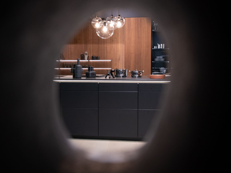 Der Gesamt-Umsatz der deutschen Küchenmöbelhersteller ist zuletzt eingebrochen. - Foto: Friso Gentsch/dpa