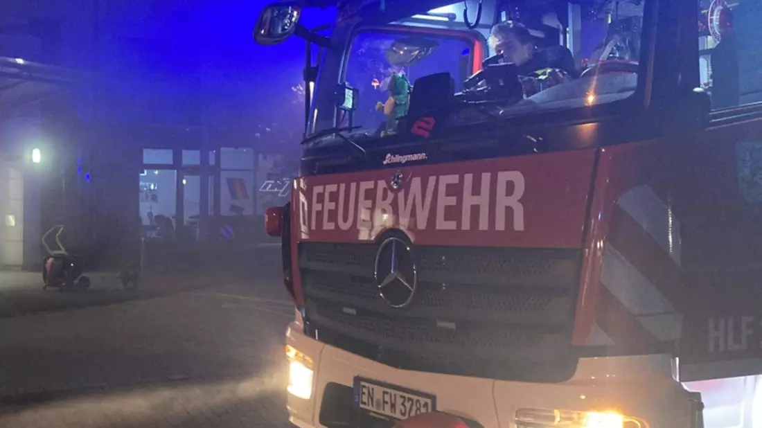FW-EN: Vier ausgelöste Brandmeldeanlage innerhalb einer Stunde - Feuerwehr Hattingen war am frühen Morgen im Dauereinsatz - Bild: presseportal.de