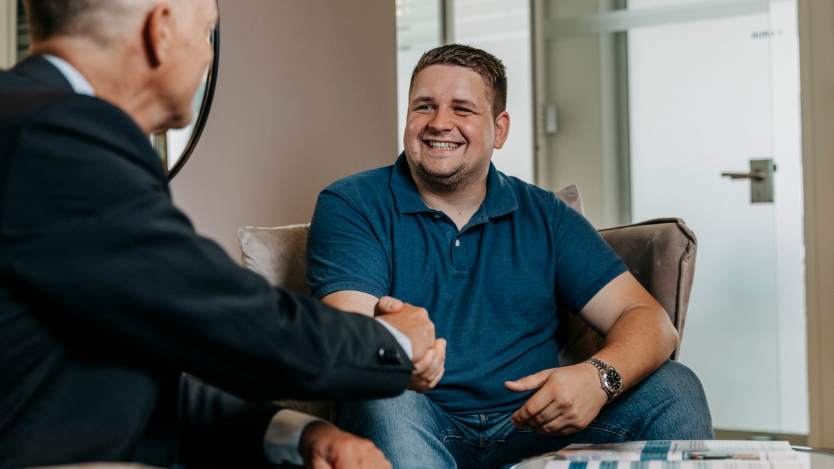 Der größte Fehler in der Kaufpreisverhandlung: Fabian Zamzau von der Otter Consult GmbH erklärt, warum das persönliche Gespräch beim Unternehmensverkauf mehr als nur eine Formalität darstellt - Foto: presseportal.de