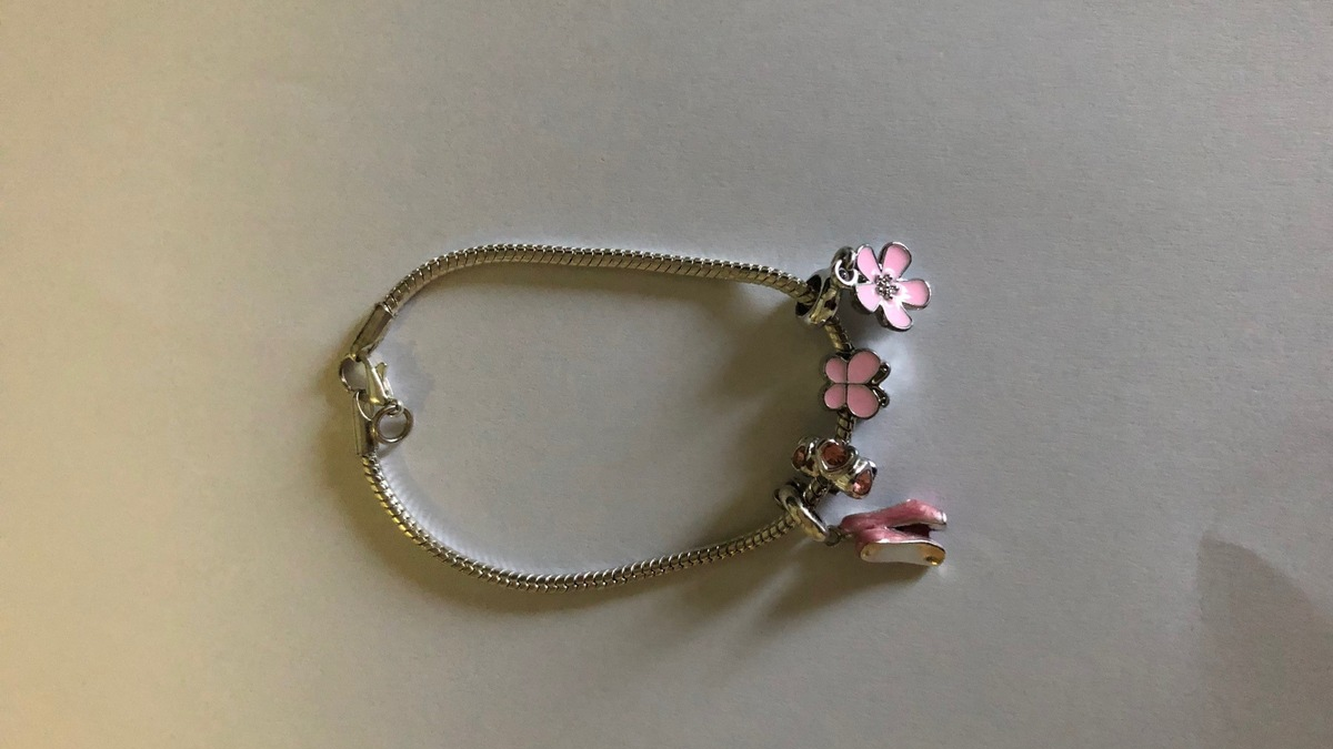 POL-EU: Fotofahndung: Schmuck aufgefunden - Kriminalpolizei sucht Eigentümer - Foto: presseportal.de