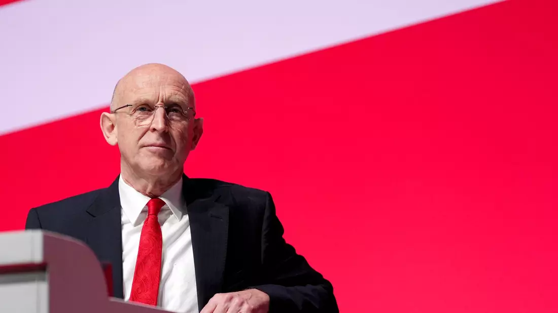Der britische Verteidigungsminister John Healey will mehr Menschen für die Streitkräfte gewinnen.  - Bild: Peter Byrne/PA Wire/dpa