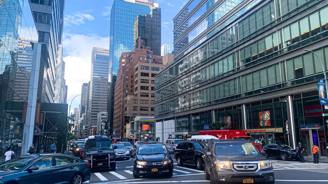 Verkehr auf den Straßen der US-Metropole New York.  - Bild: Niyi Fote/Zuma Press/dpa