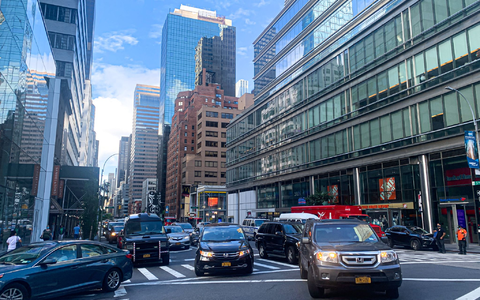 Verkehr auf den Straßen der US-Metropole New York.  - Foto: Niyi Fote/Zuma Press/dpa