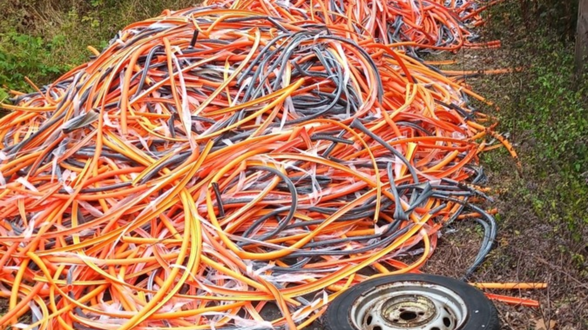 POL-KB: Vöhl - Kabelummantelungen in großer Menge entsorgt, Polizei ermittelt wegen Umweltstraftat und sucht Zeugen - Foto: presseportal.de