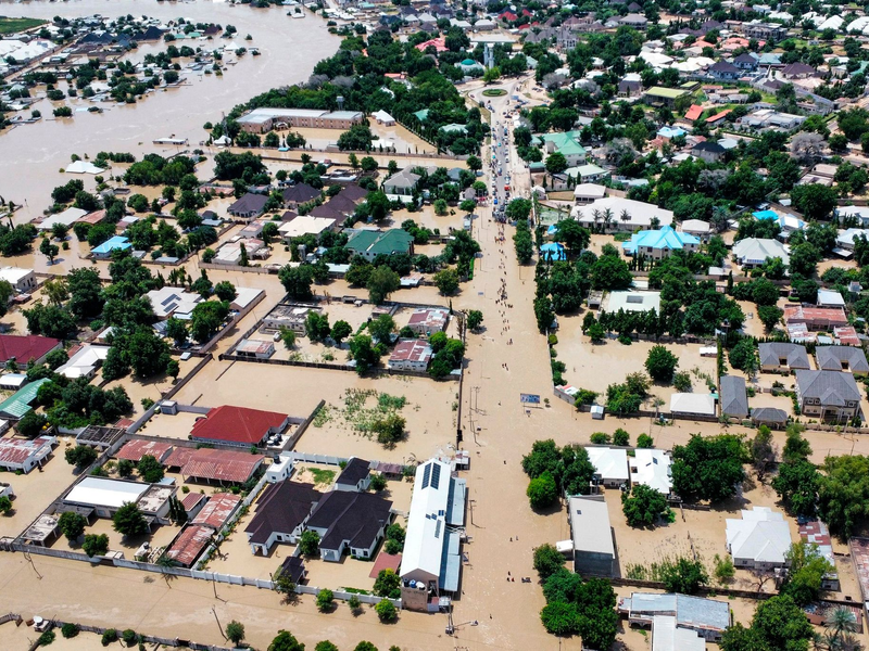 Schwere Regenfälle ließen im Norden Nigerias einen Damm brechen. (Archivbild vom 10. September). - Foto: Musa Ajit Borno/AP/dpa