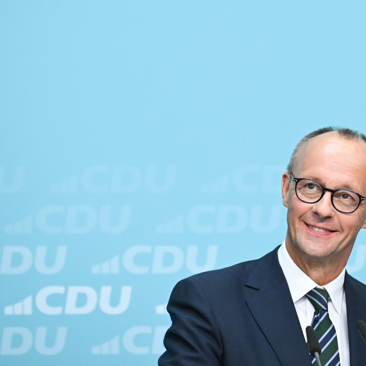 Merz hat die Landtagswahl in Brandenburg schnell abgehakt.  - Foto: Sebastian Christoph Gollnow/dpa