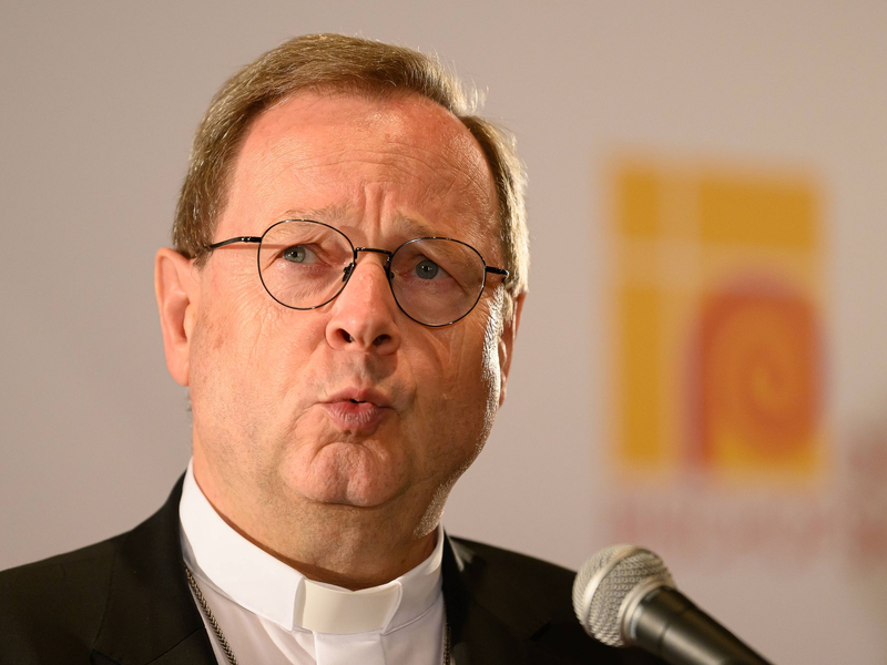 Der Vorsitzende der Deutschen Bischofskonferenz, Georg Bätzing, ist angesichts Hunderttausender Kirchenaustritte in den vergangenen Jahren besorgt.  - Foto: Swen Pförtner/dpa