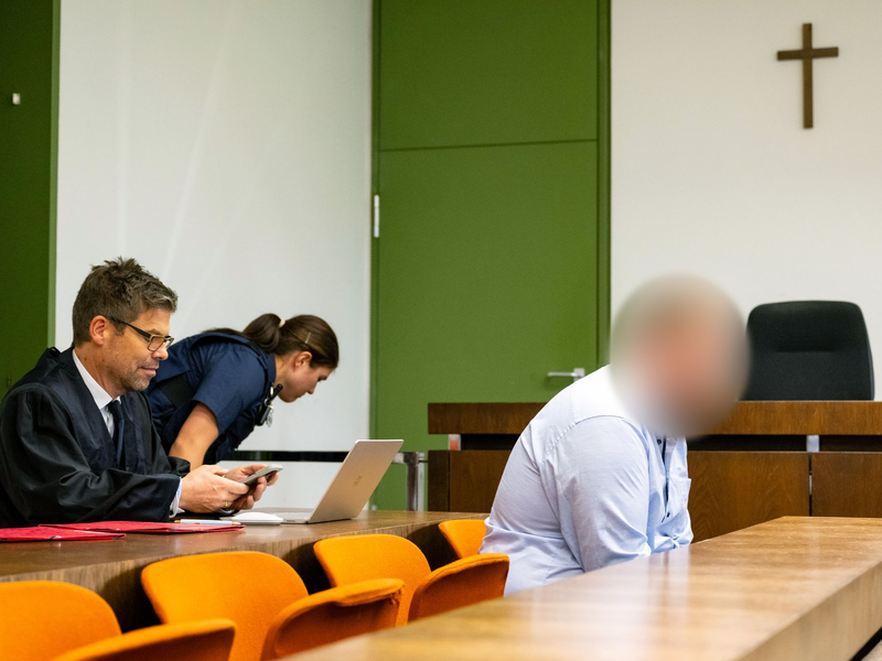 Ein 38-Jähriger steht vor dem Landgericht München I, weil er zwei Frauen um 175.000 Euro betrogen haben soll. Die Beziehung zu den Opfern baute er mittels einer Dating-App auf. (Archivfoto) - Foto: Lennart Preiss/dpa
