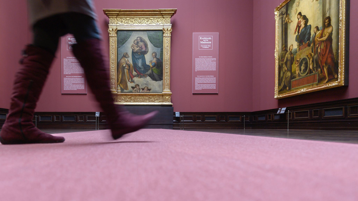 Das Gemälde «Die Sixtinische Madonna» von Raffael in der Gemäldegalerie Alte Meister Dresden - Foto: Robert Michael/dpa-Zentralbild/dpa