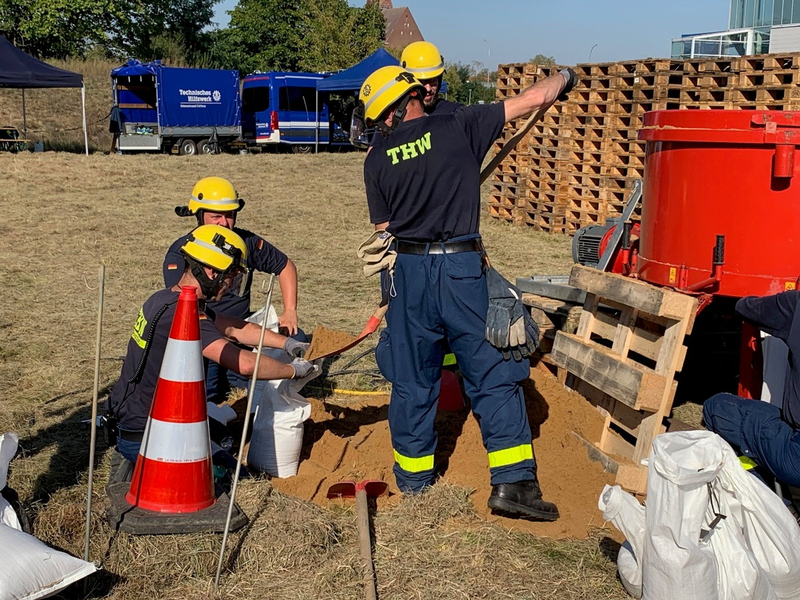 THW LVBEBBST: THW LVBEBBST: Vorkehrungen gegen das Hochwasser laufen auf Hochtouren - Update mit Fotos u. Korrektur - Foto: presseportal.de