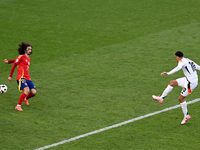 Vieldiskutiert: Die Handspielszene in der Verlängerung des deutschen EM-Viertelfinals gegen Spanien. - Foto: Bernd Weißbrod/dpa