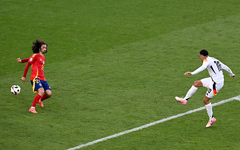 Vieldiskutiert: Die Handspielszene in der Verlängerung des deutschen EM-Viertelfinals gegen Spanien. - Foto: Bernd Weißbrod/dpa